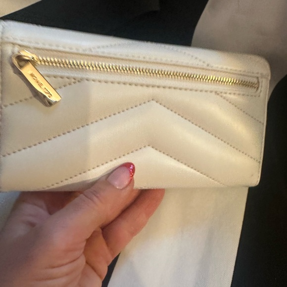 Michael Kors white wallet - Picture 3 of 6